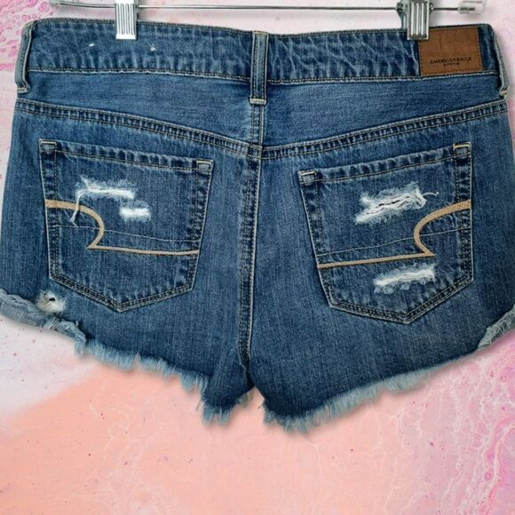 American Eagle Tomgirl Distressed Jean Shorts sz 4 - Picture 4 of 7